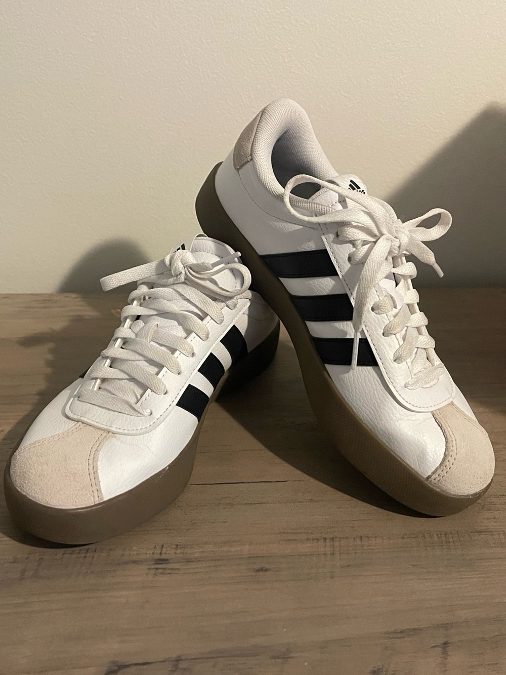 Women’s Adidas VL Court Sneakers 👟 👀😍